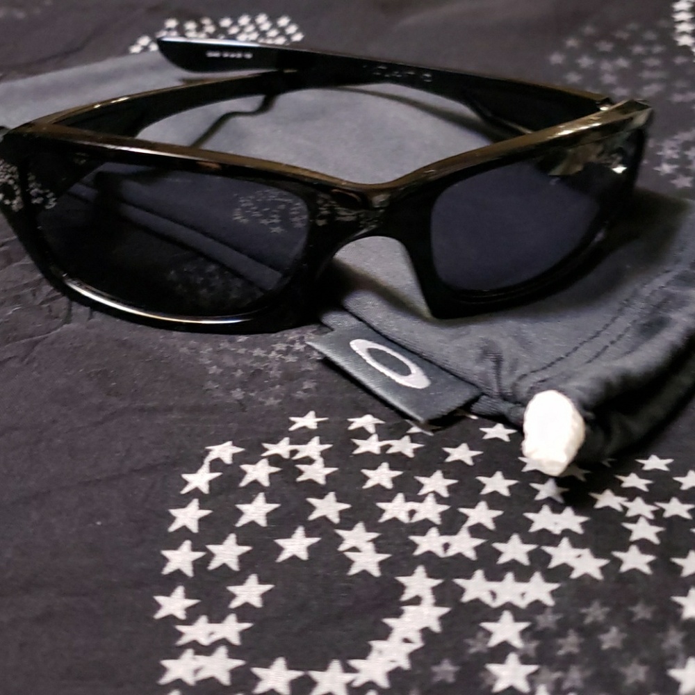 Oakley mens sunglasses!!